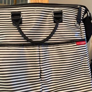 Skip Hop Black/White Striped Diaper Bag Pockets/Adjustable Strap Pre-Owned